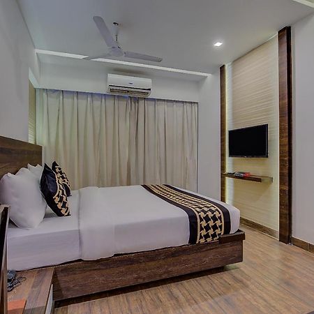 Oyo 78245 Collection O Hotel Crown Inn Navi Mumbai Exterior photo