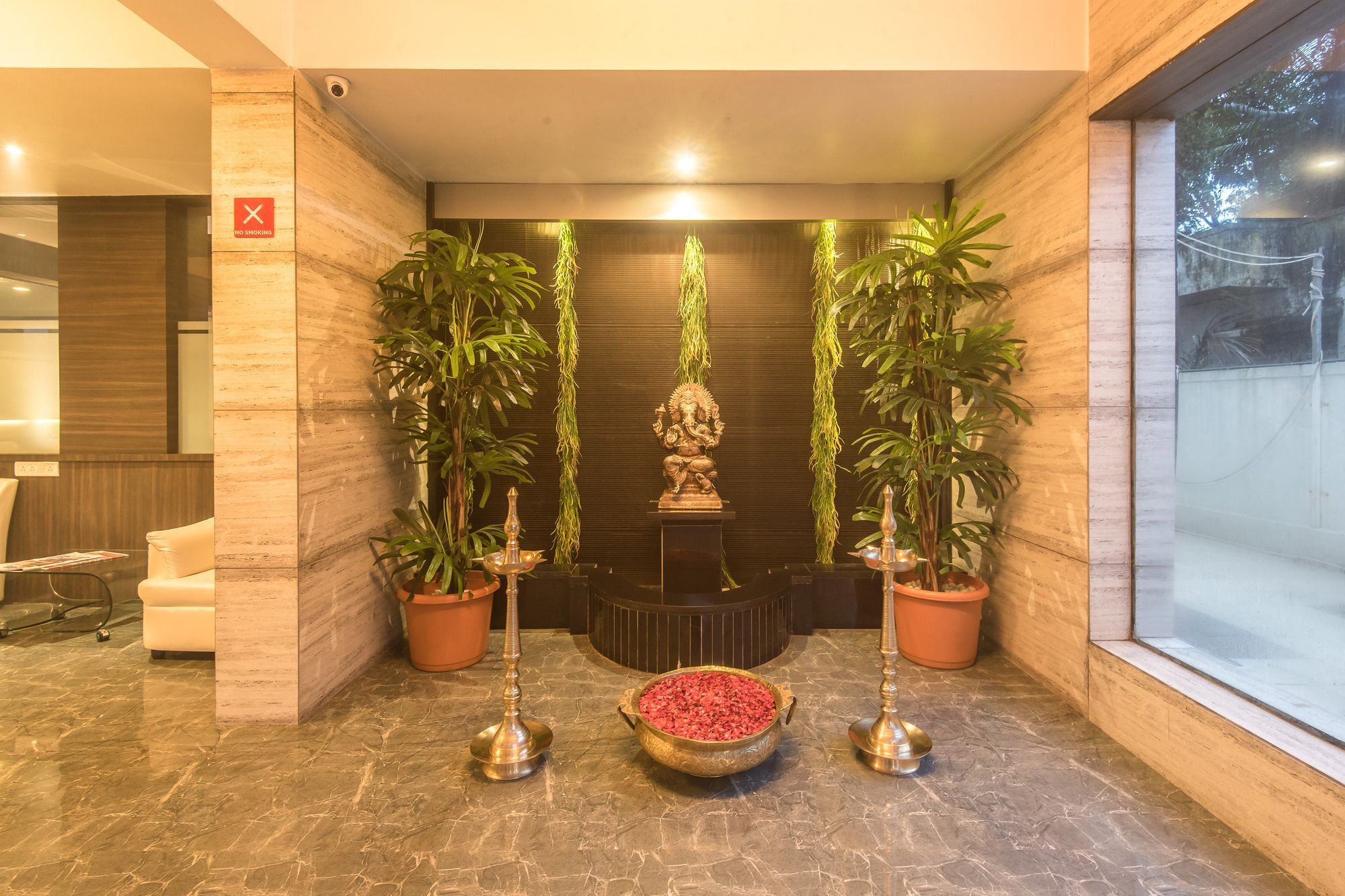 Oyo 78245 Collection O Hotel Crown Inn Navi Mumbai Exterior photo
